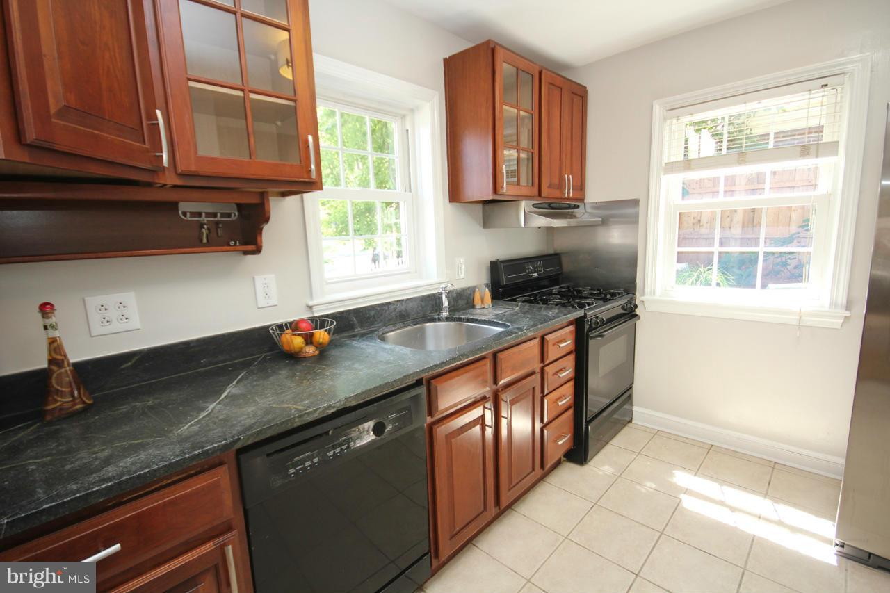 10702 Inwood Avenue Silver Spring, MD 20902 - Photo 8 of 30 Kitchen