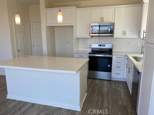 934 Helena Ridge Lake Elsinore, CA 92530 - Photo 4 of 48