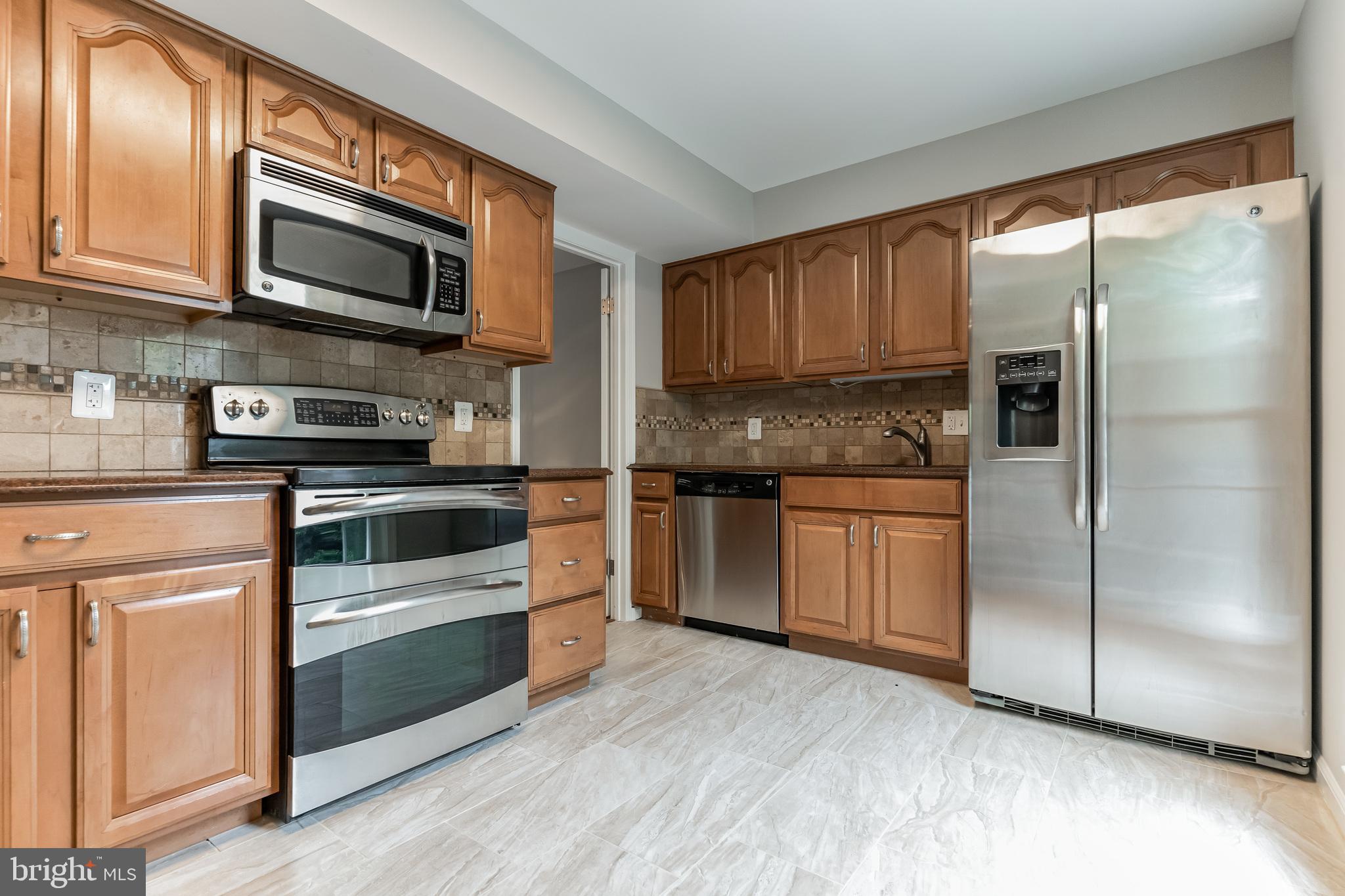 5261 Leestone Court Springfield, VA 22151 - Photo 3 of 35