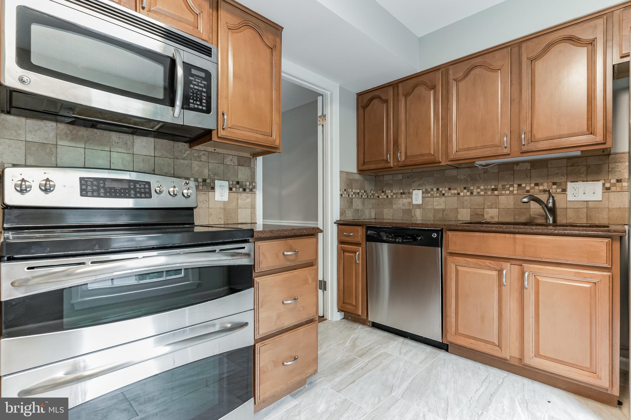 5261 Leestone Court Springfield, VA 22151 - Photo 4 of 35