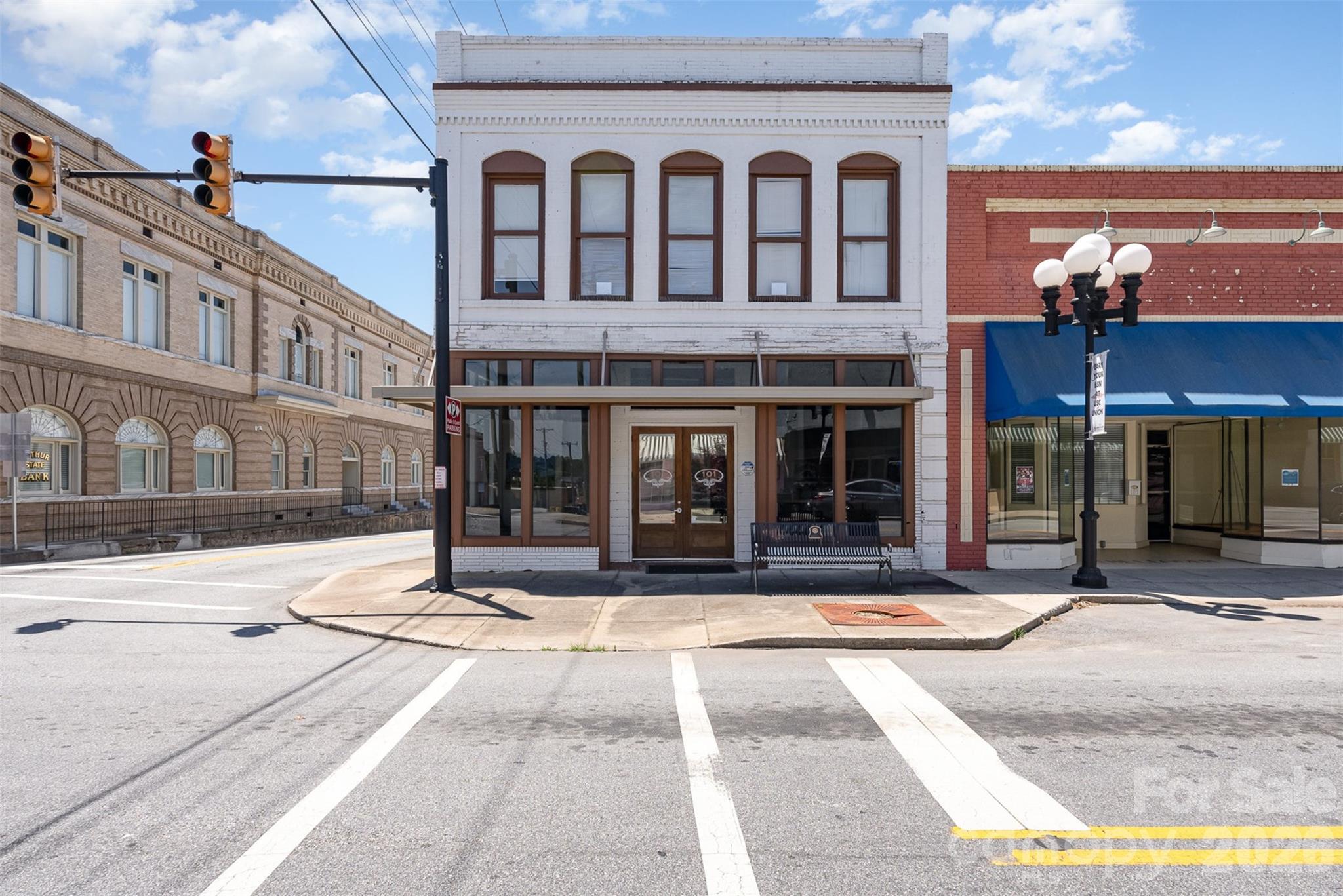 101 West Main Street Union, SC 29379 - Photo 2 of 29 a front view of a building