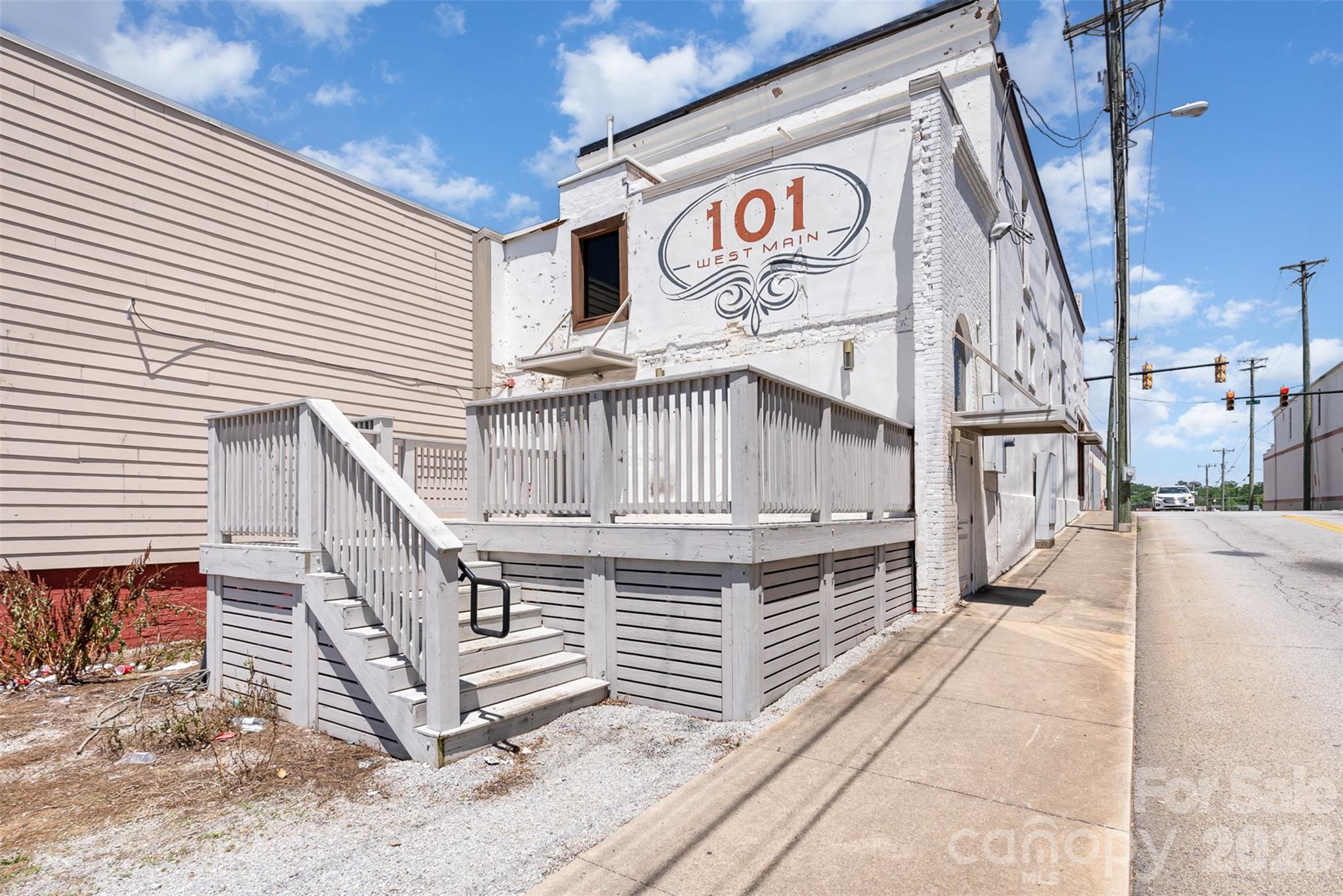 101 West Main Street Union, SC 29379 - Photo 24 of 29 a view of a house with a stairs