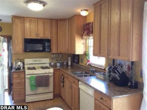 32005 Dixie Manor Road Rockwood, MI 48173 - Photo 3 of 14 20090285-2.JPG