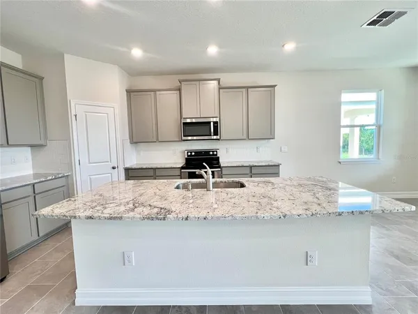 $2,800 | 32303 Rosepine Boulevard, Wesley Chapel, FL 33543