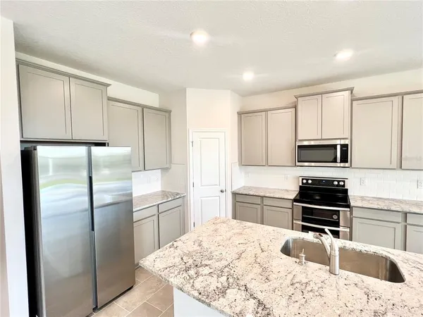 $2,800 | 32303 Rosepine Boulevard, Wesley Chapel, FL 33543