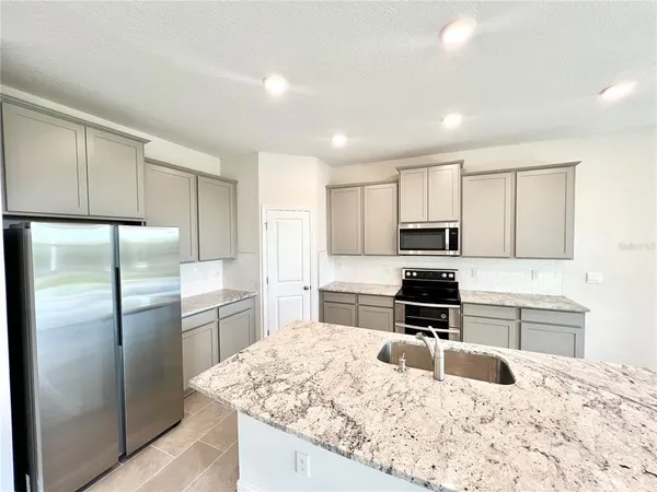 $2,800 | 32303 Rosepine Boulevard, Wesley Chapel, FL 33543