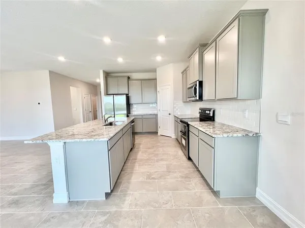 $2,800 | 32303 Rosepine Boulevard, Wesley Chapel, FL 33543
