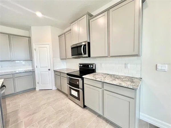 $2,800 | 32303 Rosepine Boulevard, Wesley Chapel, FL 33543