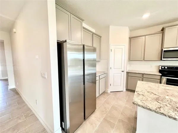 $2,800 | 32303 Rosepine Boulevard, Wesley Chapel, FL 33543