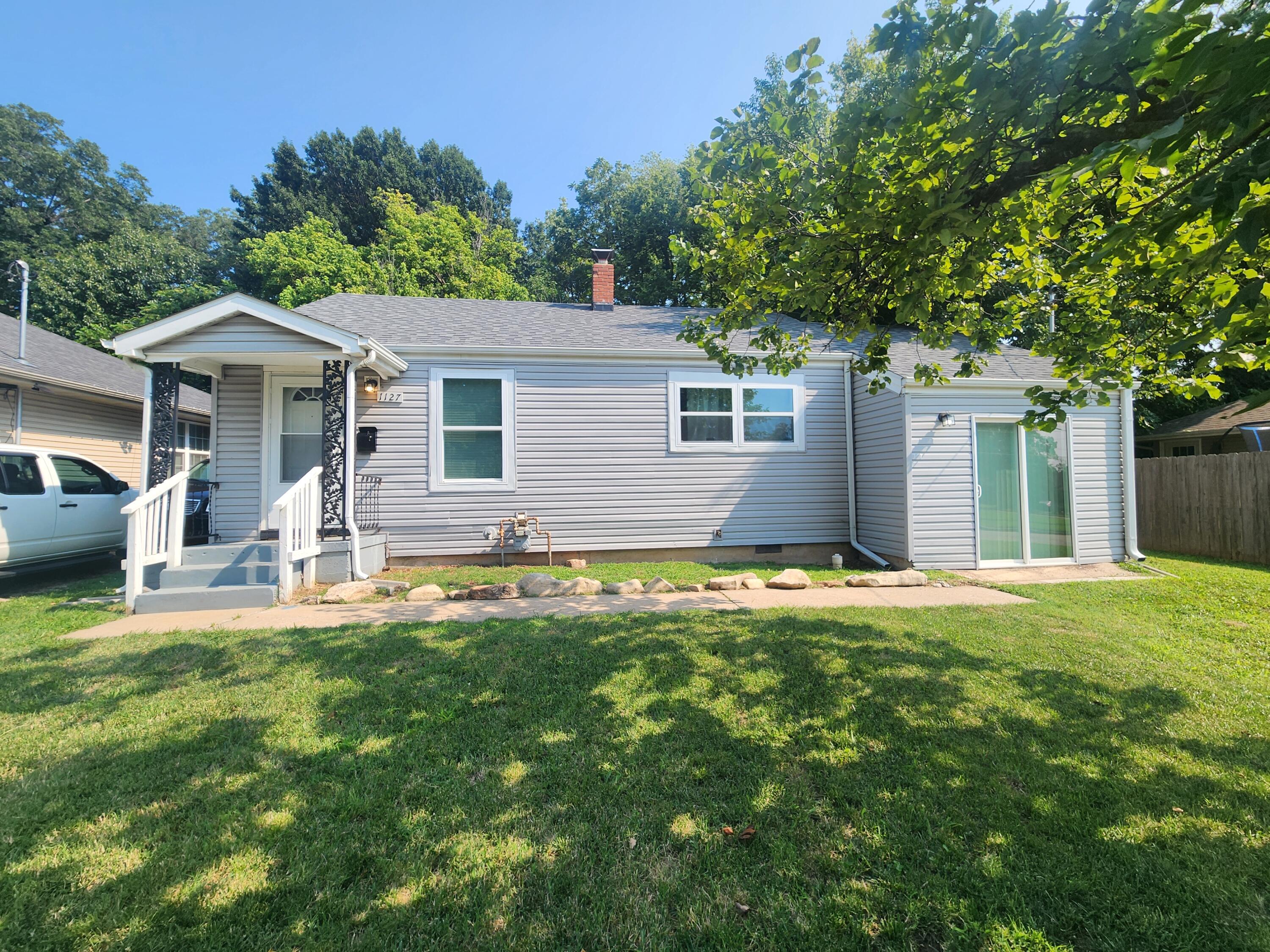 1127 East Pacific Street Springfield, MO 65803 - Photo 1 of 19 Front 01