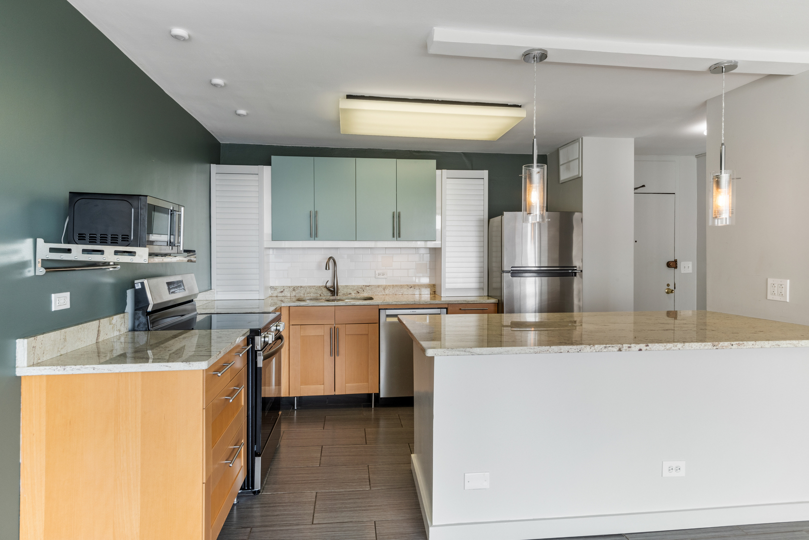 5455 North Sheridan Road, Unit 2204 Chicago, IL 60640 - Photo 8 of 18 Gallery Image 8