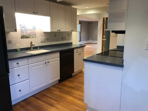 $2,600 | 184 Middle Street, Unit 2, Braintree, MA 02184