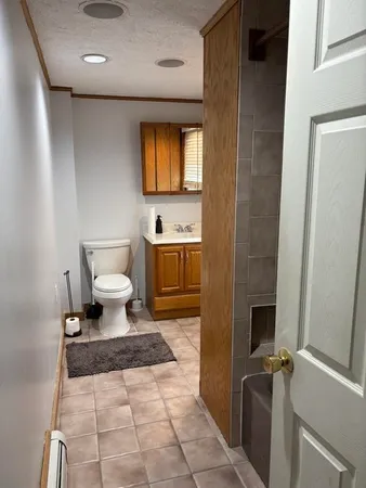 $2,400 | 184 Middle Street, Unit 2, Braintree, MA 02184