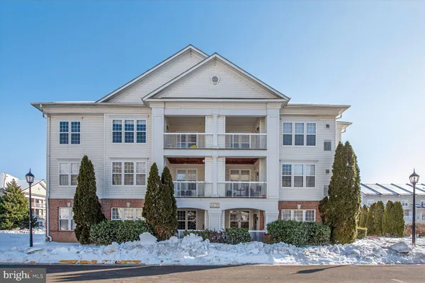 $319,990 | 22725 Thimbleberry Square, Unit 304, Brambleton, VA 20148