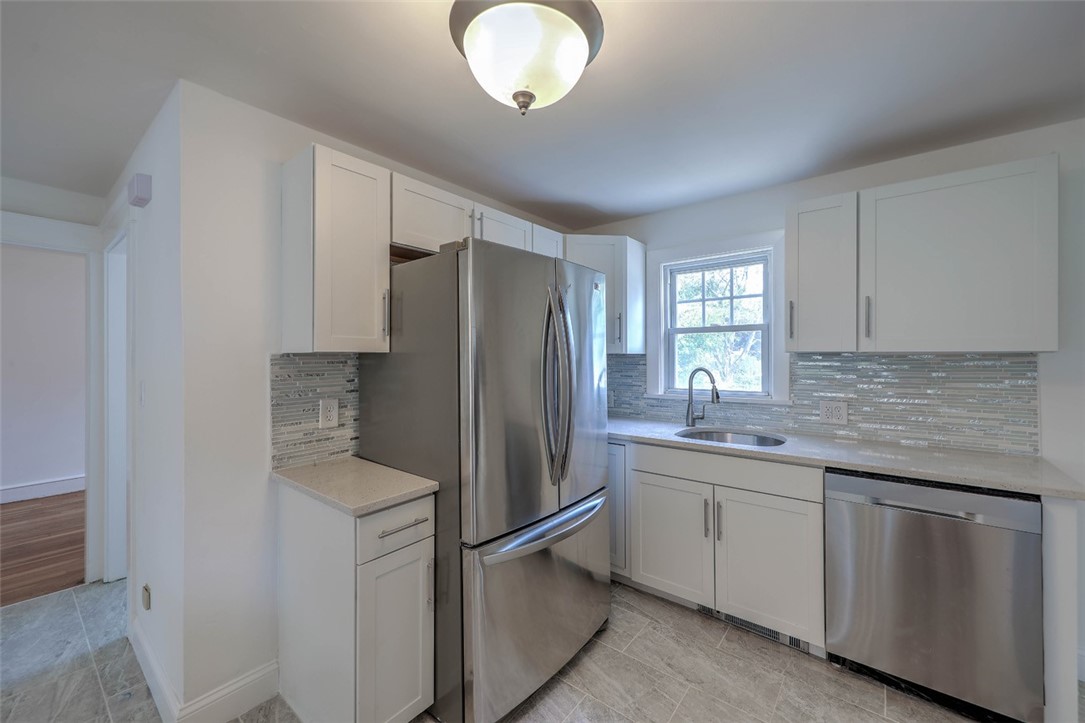 17 Clinton Avenue Scituate, RI 02831 - Photo 9 of 34