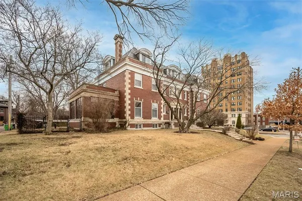 $849,000 | Undisclosed Address, St. Louis, MO 63104