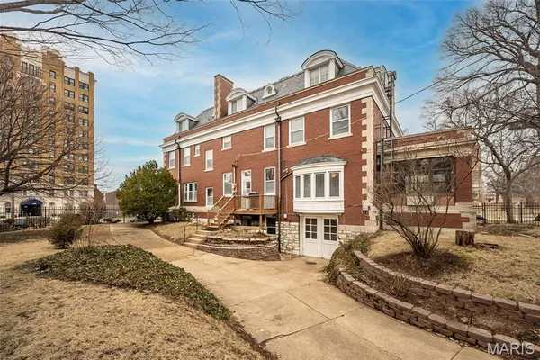 $849,000 | Undisclosed Address, St. Louis, MO 63104