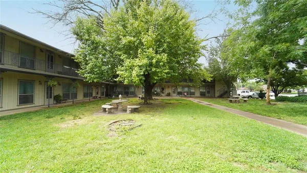 $1,150 | 202 East Oak Street, Unit 4, Weatherford, TX 76086