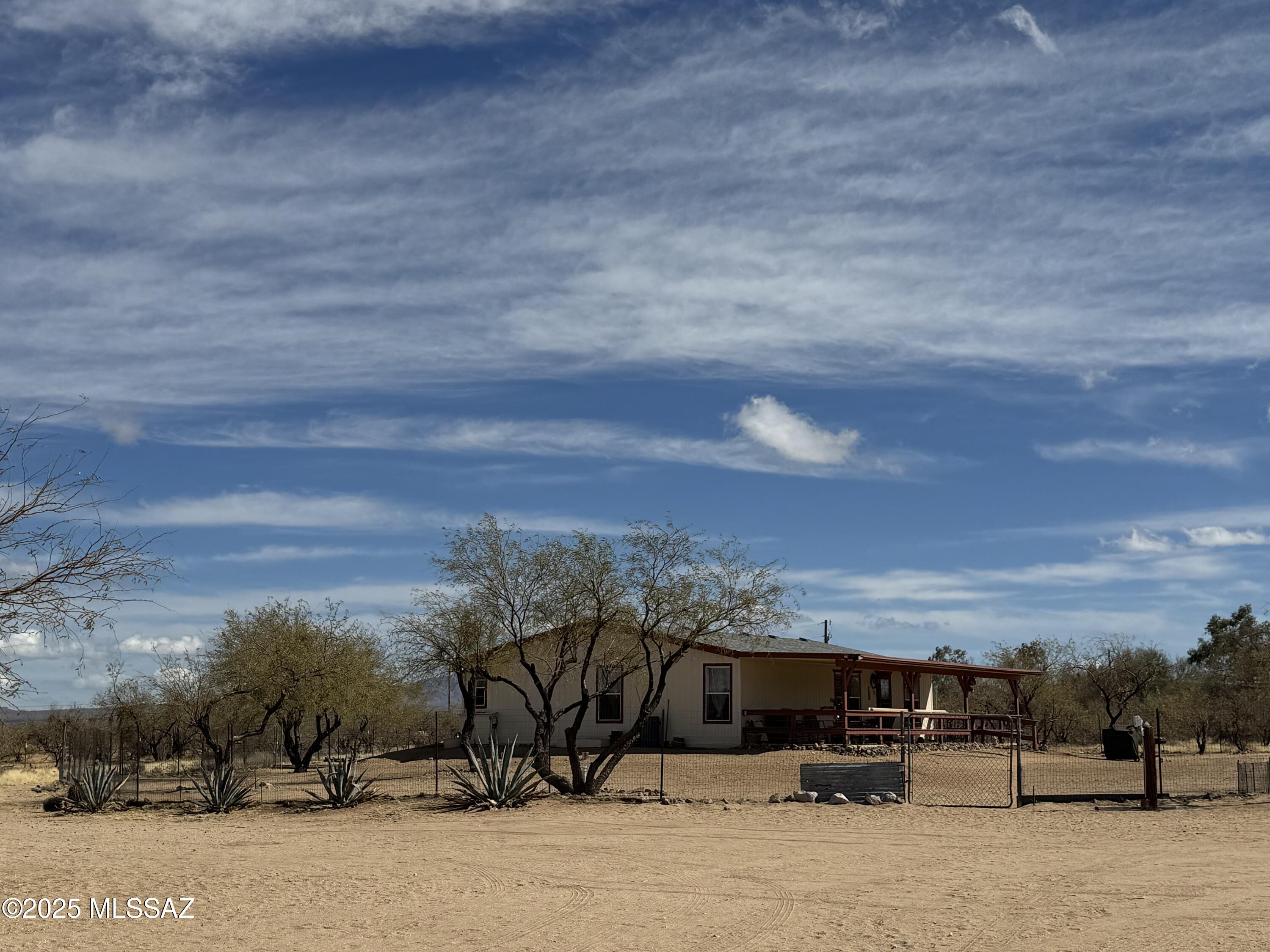 12440 South Coleman Road Tucson, AZ 85735 - Photo 3 of 45 a view of outdoor space with seating
