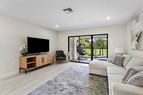 $99,990 | 20 Southport Lane, Unit D, Boynton Beach, FL 33436