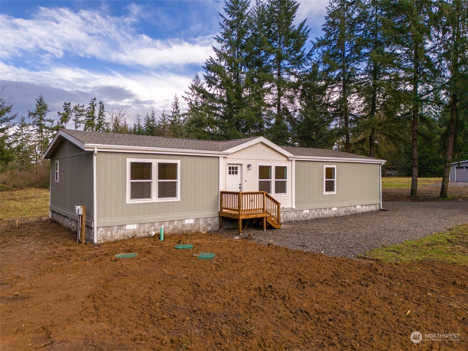 789 Chandler Road Chehalis, WA 98532 - Photo 1 of 17 a front view of a house with a yard