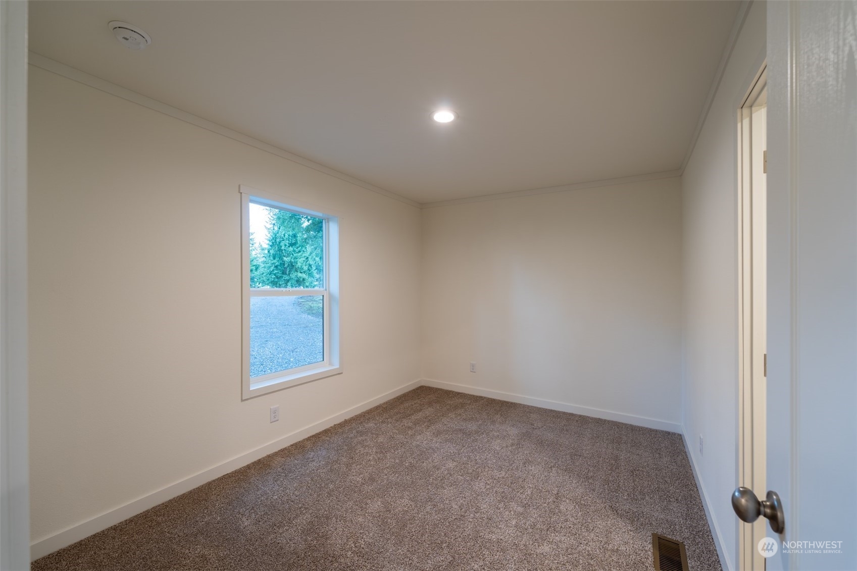 789 Chandler Road Chehalis, WA 98532 - Photo 15 of 17 an empty room with windows