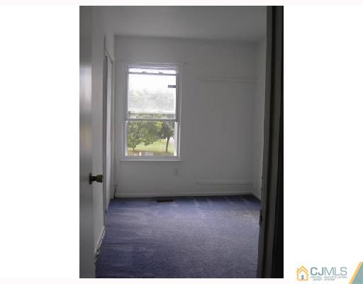 111 Redbud Road Piscataway, NJ 08854 - Photo 3 of 9