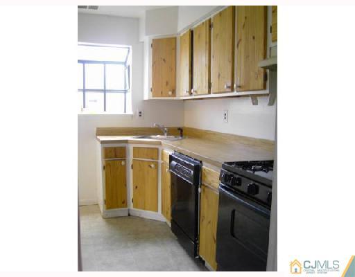 111 Redbud Road Piscataway, NJ 08854 - Photo 8 of 9