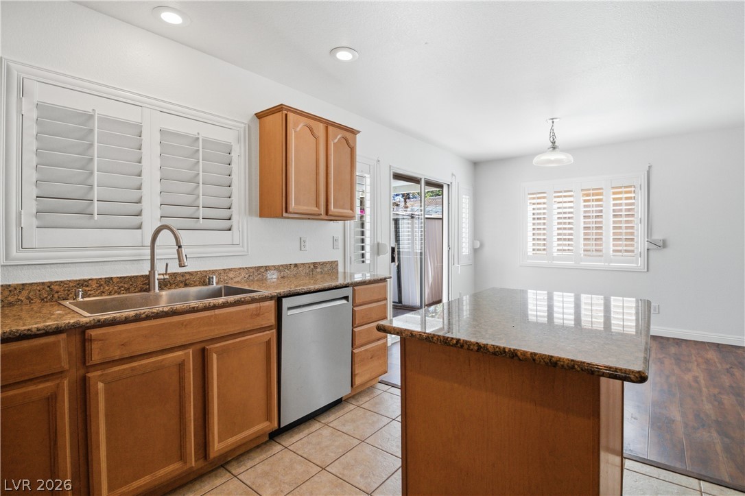 244 Camelback Ridge Avenue Henderson, NV 89012 - Photo 8 of 24