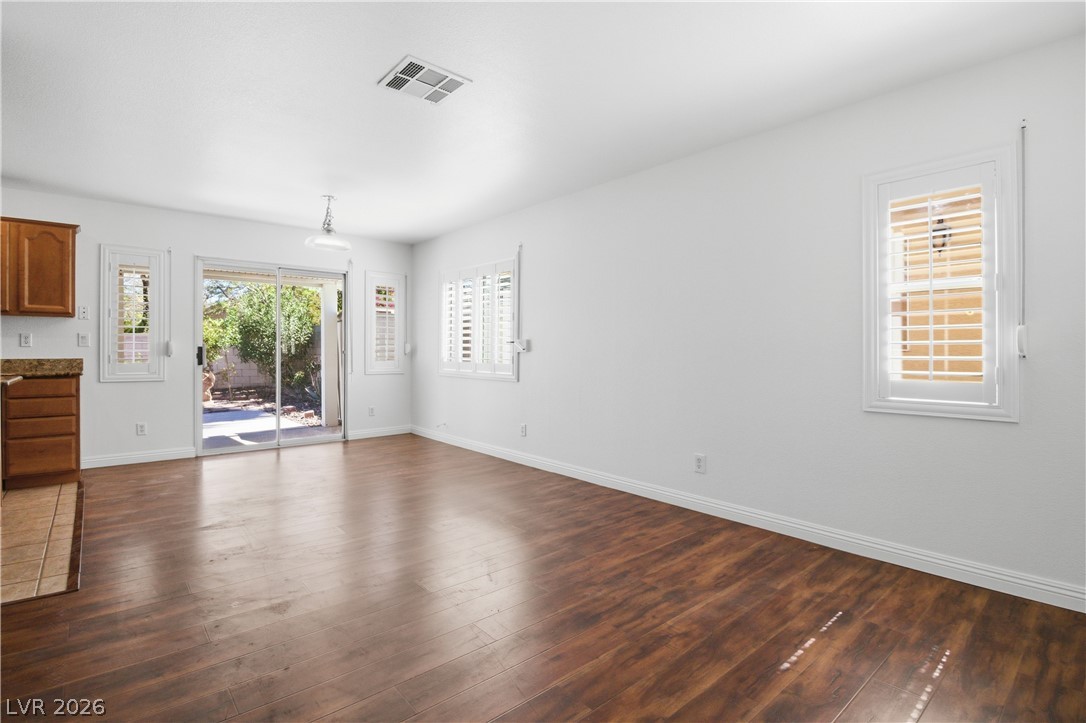 244 Camelback Ridge Avenue Henderson, NV 89012 - Photo 9 of 24 Family room and
Kitchen nook