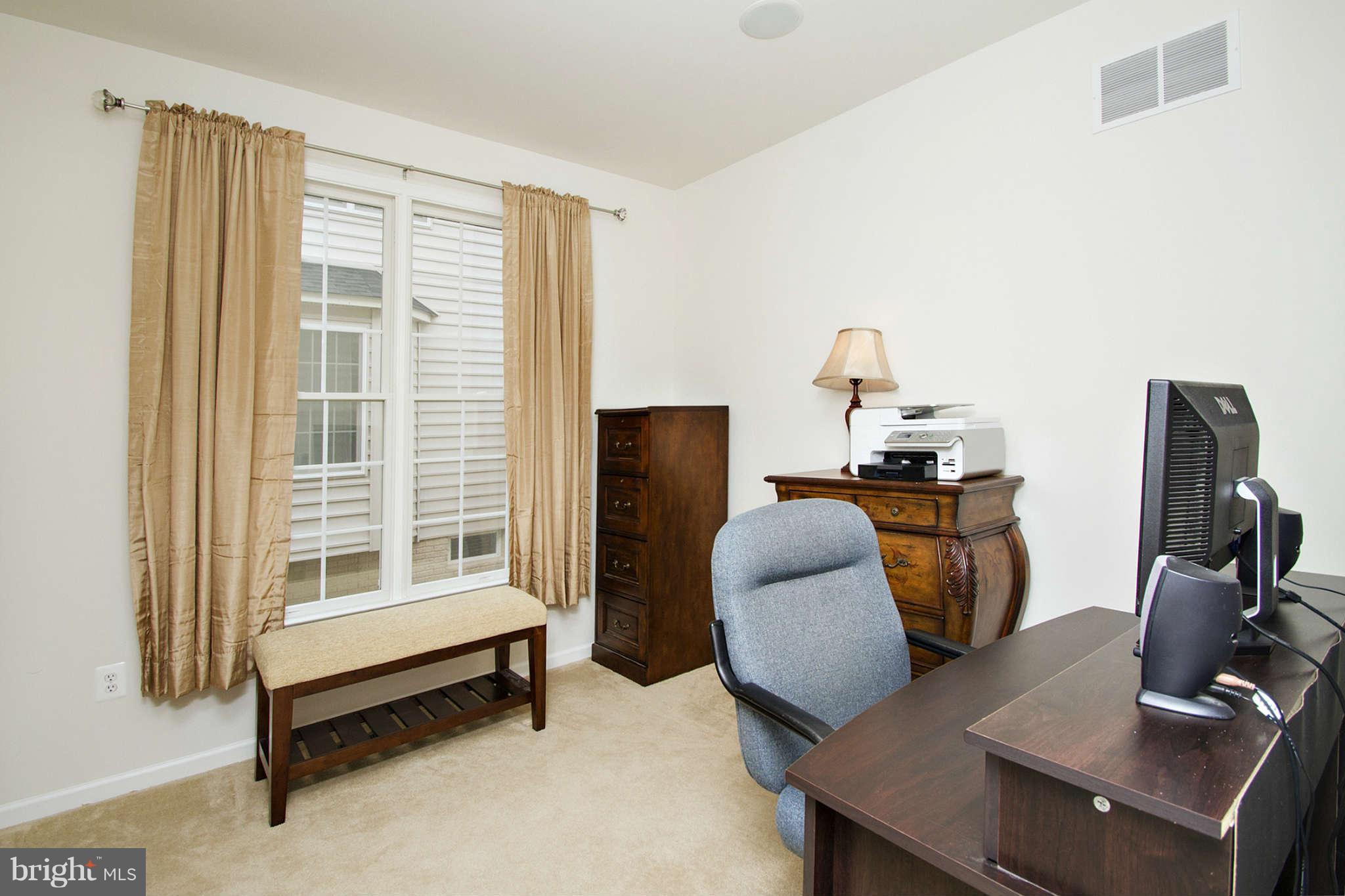 4304 Bridle Ridge Road Upper Marlboro, MD 20772 - Photo 17 of 30 First Floor Library