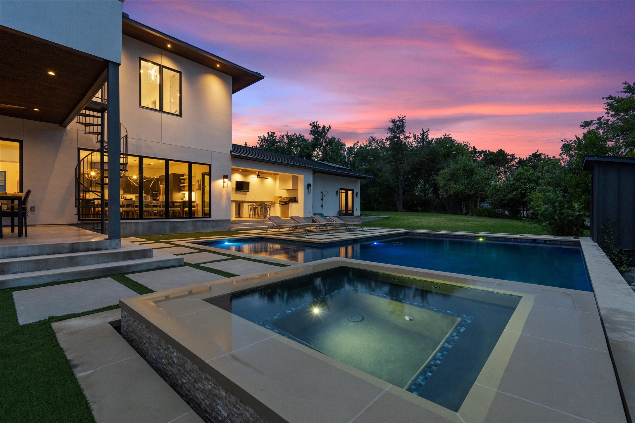 1500 The High Road Austin, TX 78746 - Photo 34 of 40 outdoor pool, integrated spa, and an attached outdoor kitchen