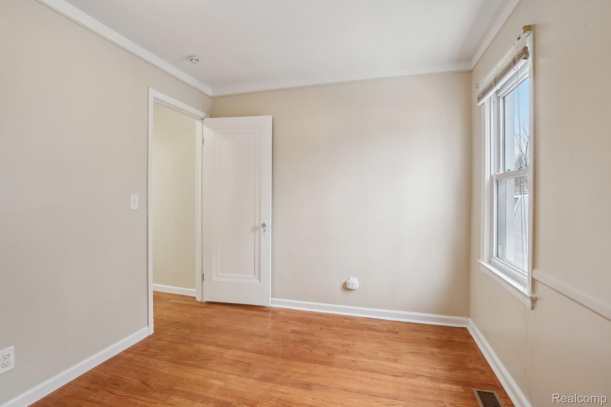 1591 Eaton Road Berkley, MI 48072 - Photo 12 of 32 Gallery Image 12