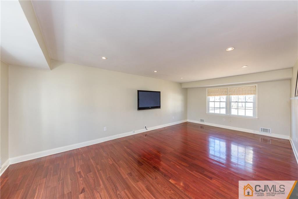 6 Lowell Road Manalapan, NJ 07726 - Photo 4 of 25 Gallery Image 4