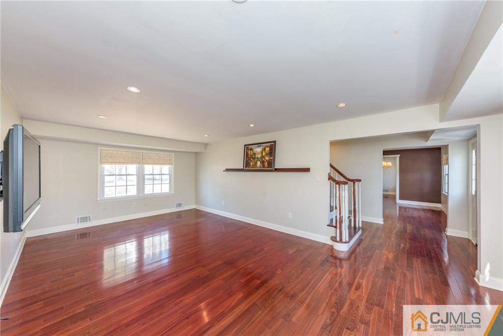 6 Lowell Road Manalapan, NJ 07726 - Photo 5 of 25 Gallery Image 5