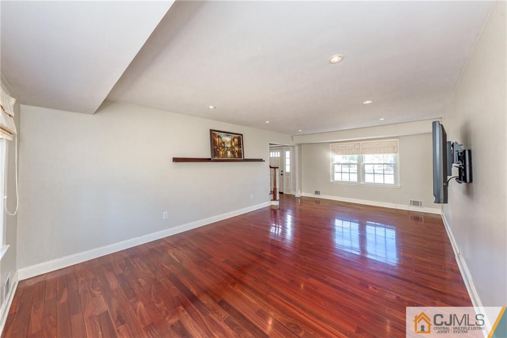 6 Lowell Road Manalapan, NJ 07726 - Photo 6 of 25 Gallery Image 6