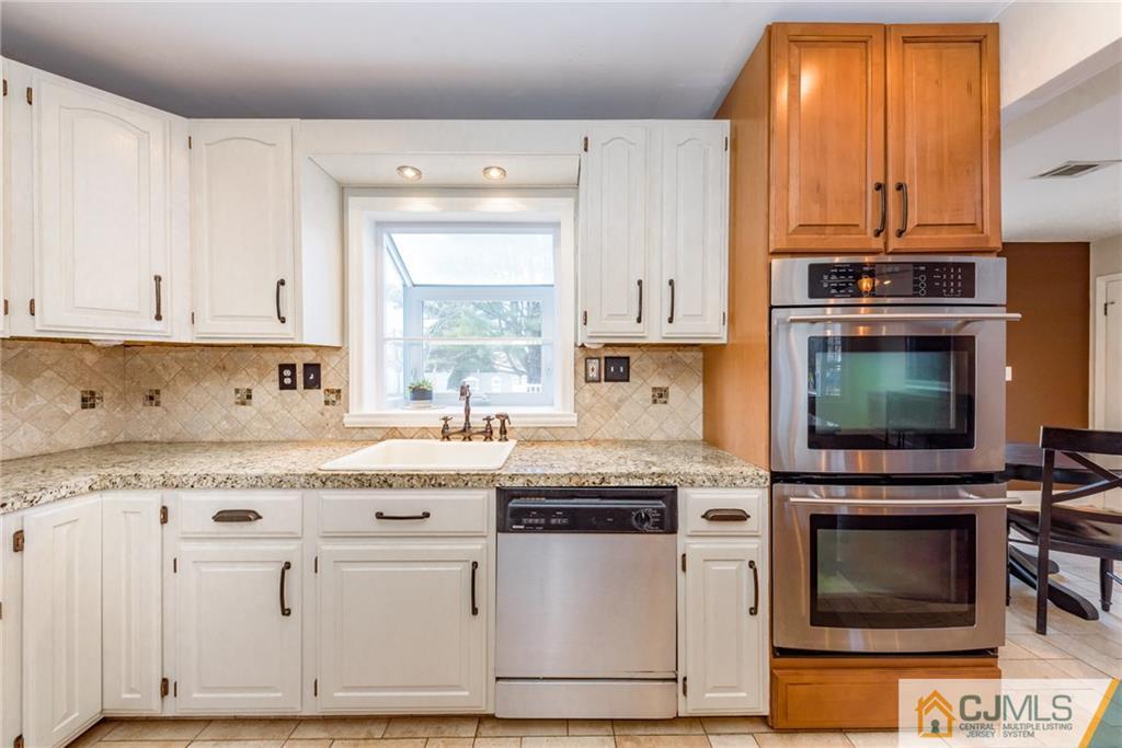 6 Lowell Road Manalapan, NJ 07726 - Photo 10 of 25 Gallery Image 10