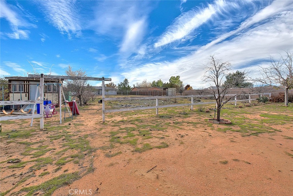 22133 Thunderbird Road Apple Valley, CA 92307 - Photo 22 of 29 a view of a entertaining space