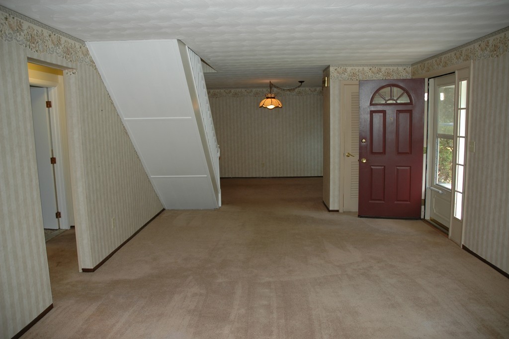 13 Ansie Road Chelmsford, MA 01824 - Photo 9 of 30 an empty room with windows