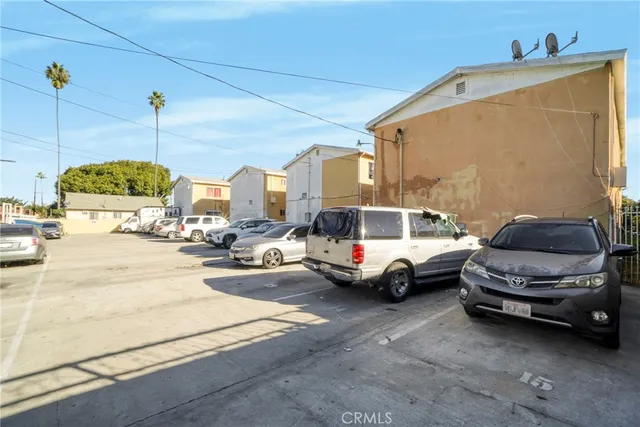 a view of a pathway both side of house