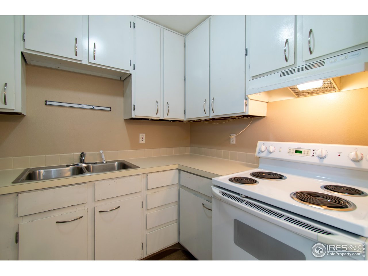 1024 East Swallow Road, Unit 233 Fort Collins, CO 80525 - Photo 5 of 18 Kitchen