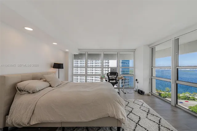 $4,700 | 600 Northeast 36th Street, Unit PH1, Miami, FL 33137