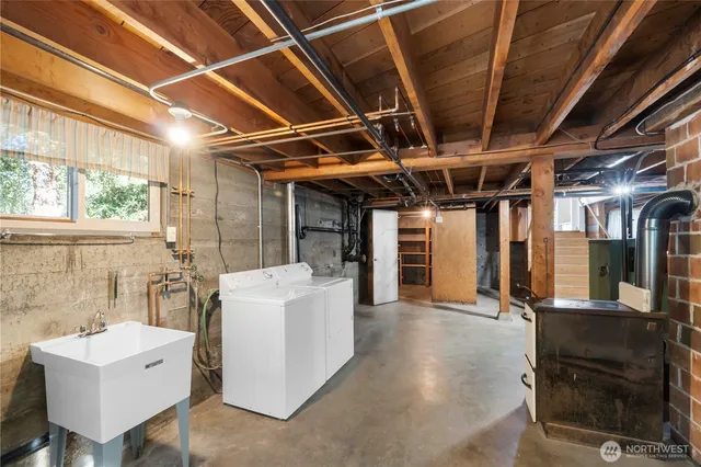 a view of a storage & utility room