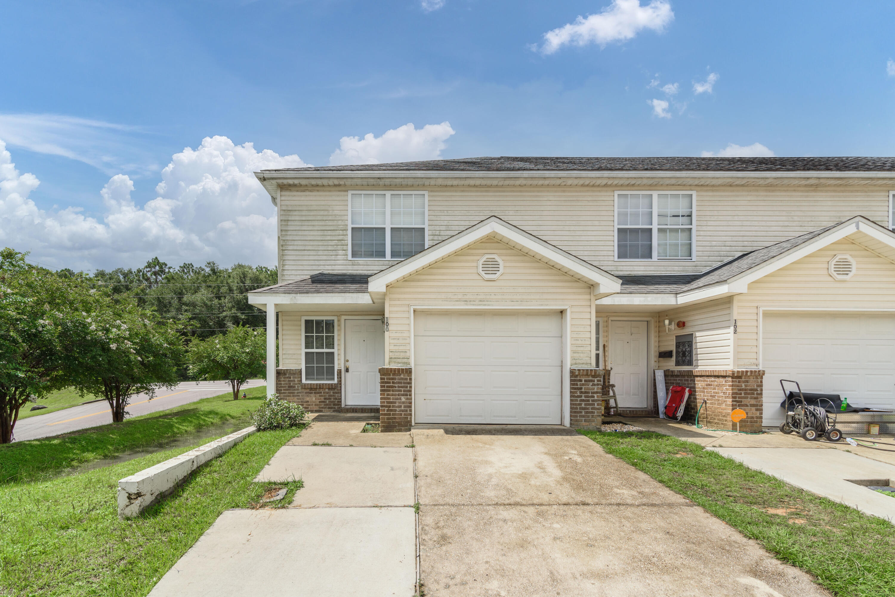 a front view of house with yard