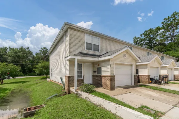 $1,495 | 100 Corwin Drive, Unit 100, Crestview, FL 32539