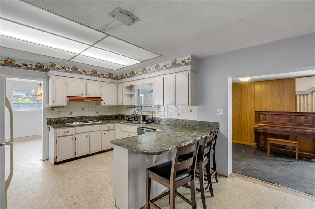 913 Valencia Road South Daytona, FL 32119 - Photo 13 of 31