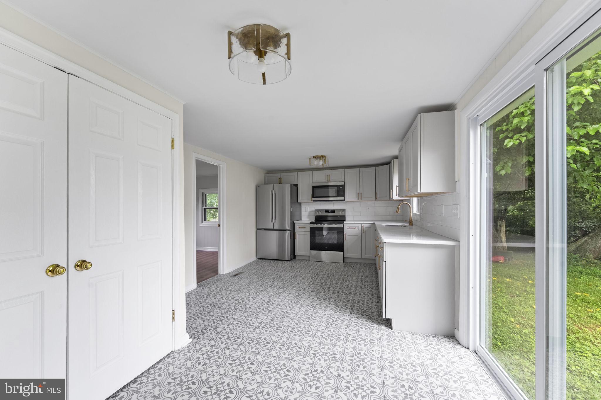 284 Ellicott Road Avondale, PA 19311 - Photo 6 of 28
