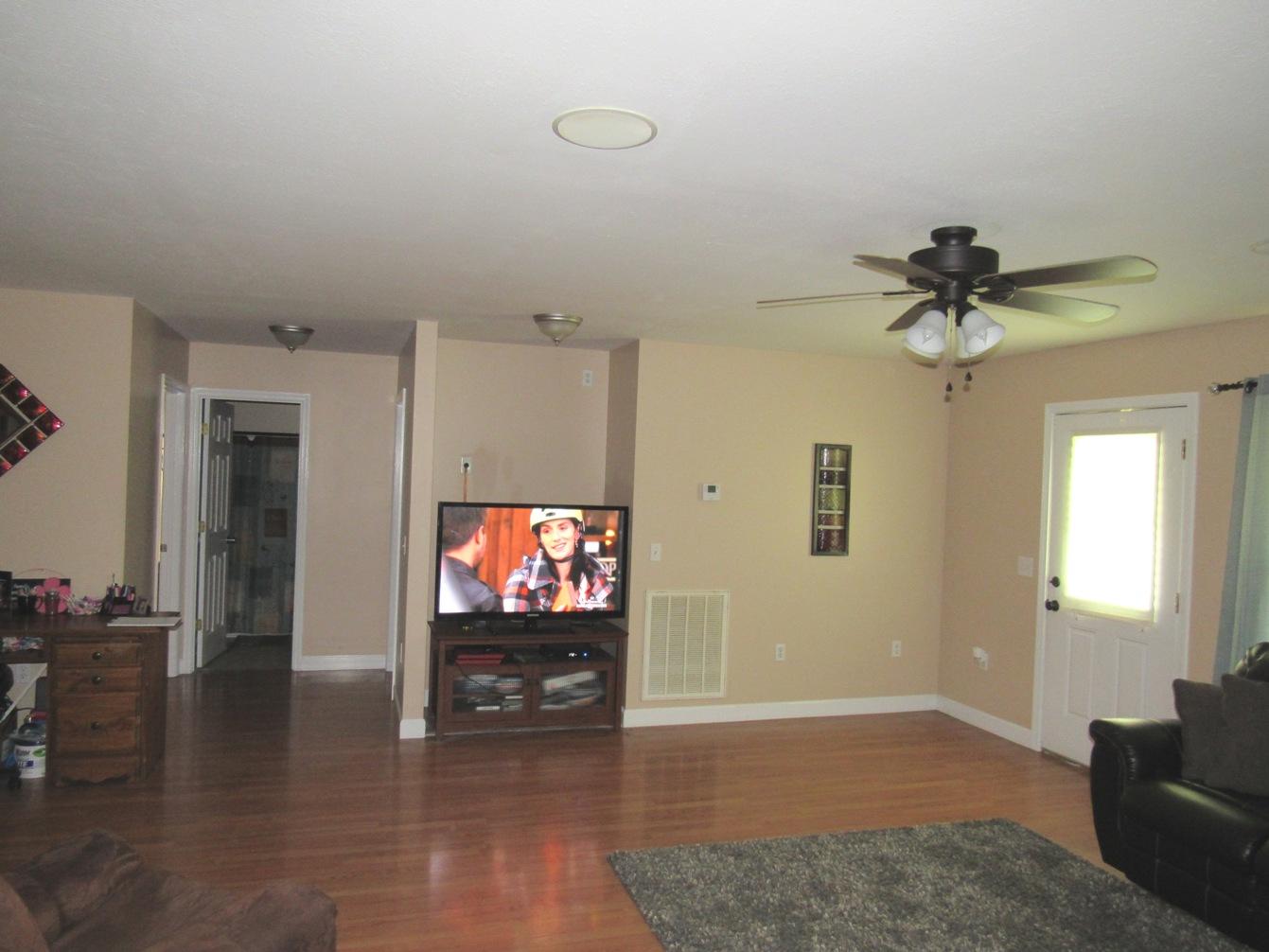 1196 Hancock Road Jasper, TN 37347 - Photo 3 of 13 Living Room 2