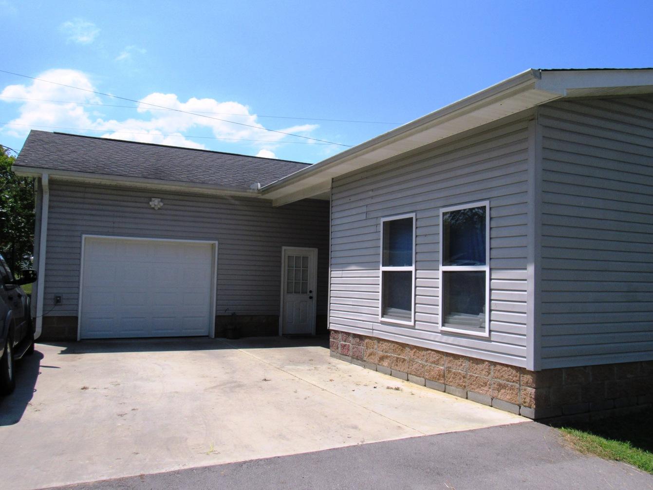 1196 Hancock Road Jasper, TN 37347 - Photo 10 of 13 Garage