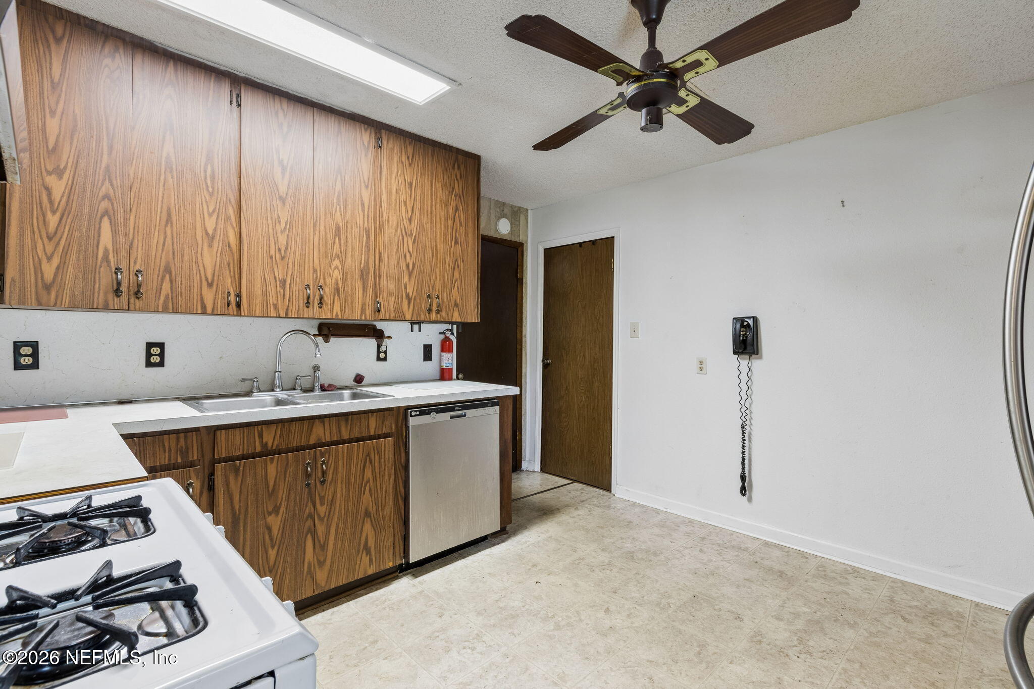 1826 Faye Road Jacksonville, FL 32218 - Photo 16 of 74 15-web-or-mls-1826 Faye Road-15